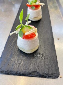 Amuse palingmousse met zomergroenten en yuzugel